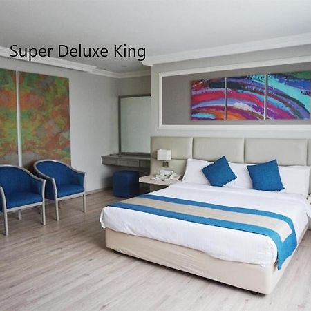 Kingwood Hotel Kuching Buitenkant foto