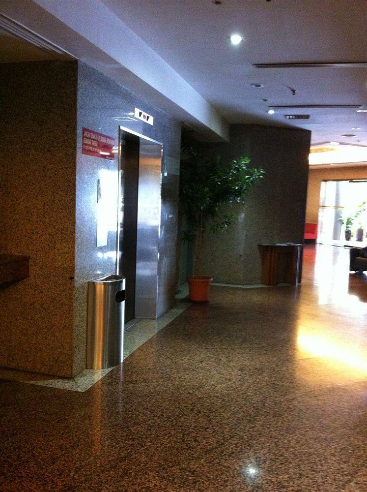Kingwood Hotel Kuching Buitenkant foto