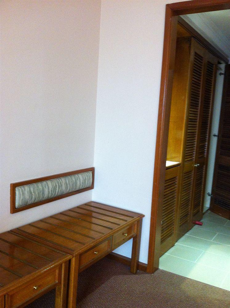 Kingwood Hotel Kuching Buitenkant foto
