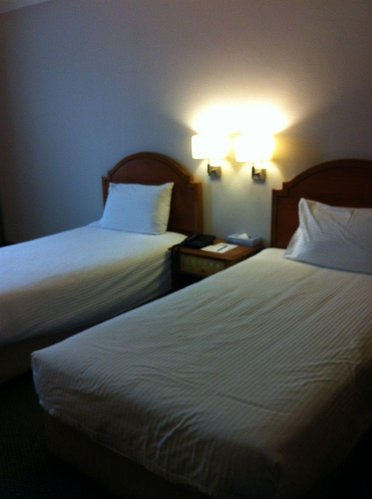 Kingwood Hotel Kuching Buitenkant foto