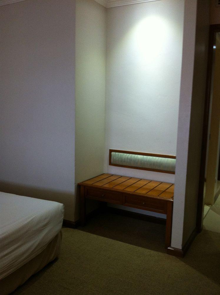 Kingwood Hotel Kuching Buitenkant foto