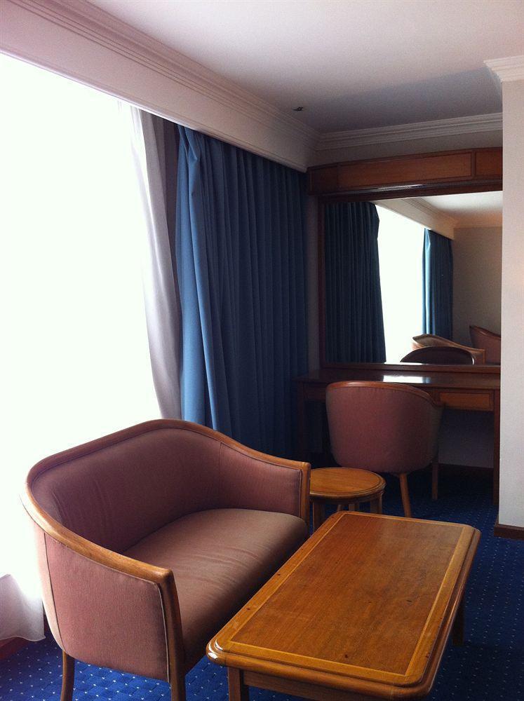Kingwood Hotel Kuching Buitenkant foto