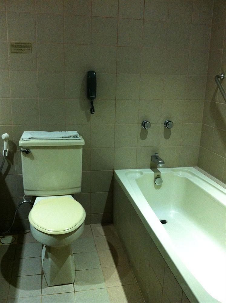 Kingwood Hotel Kuching Buitenkant foto
