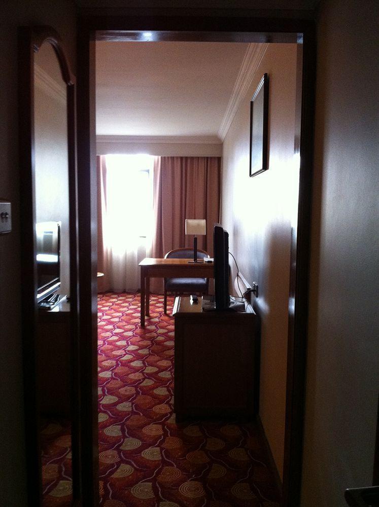 Kingwood Hotel Kuching Buitenkant foto