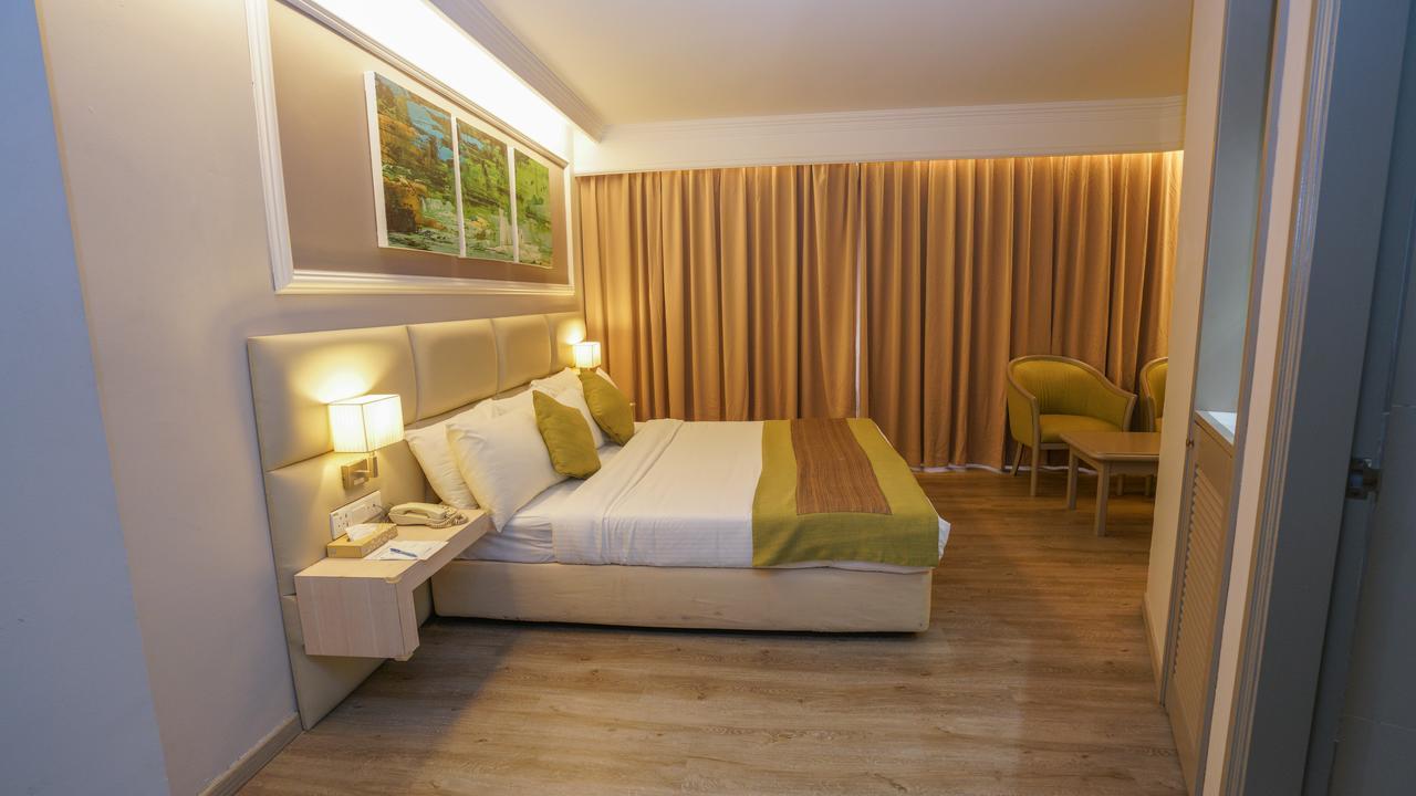 Kingwood Hotel Kuching Buitenkant foto