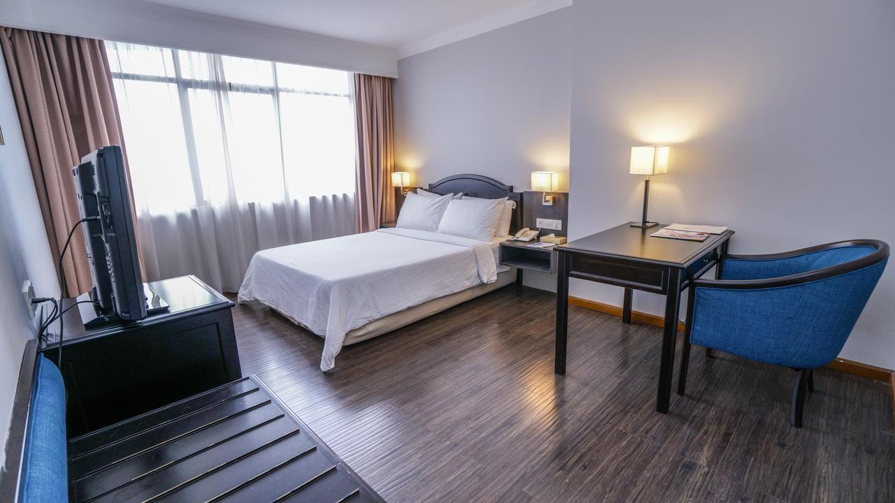 Kingwood Hotel Kuching Buitenkant foto